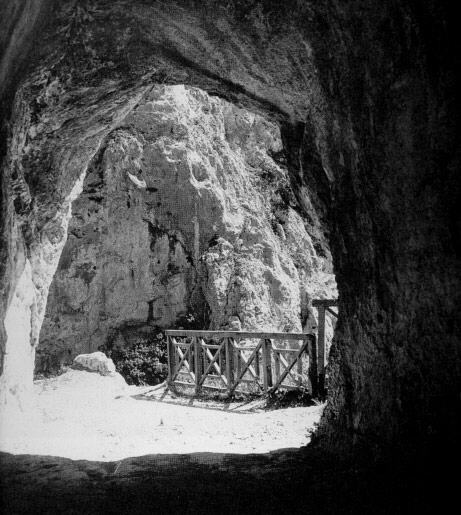 Tunnel Furlo.jpg